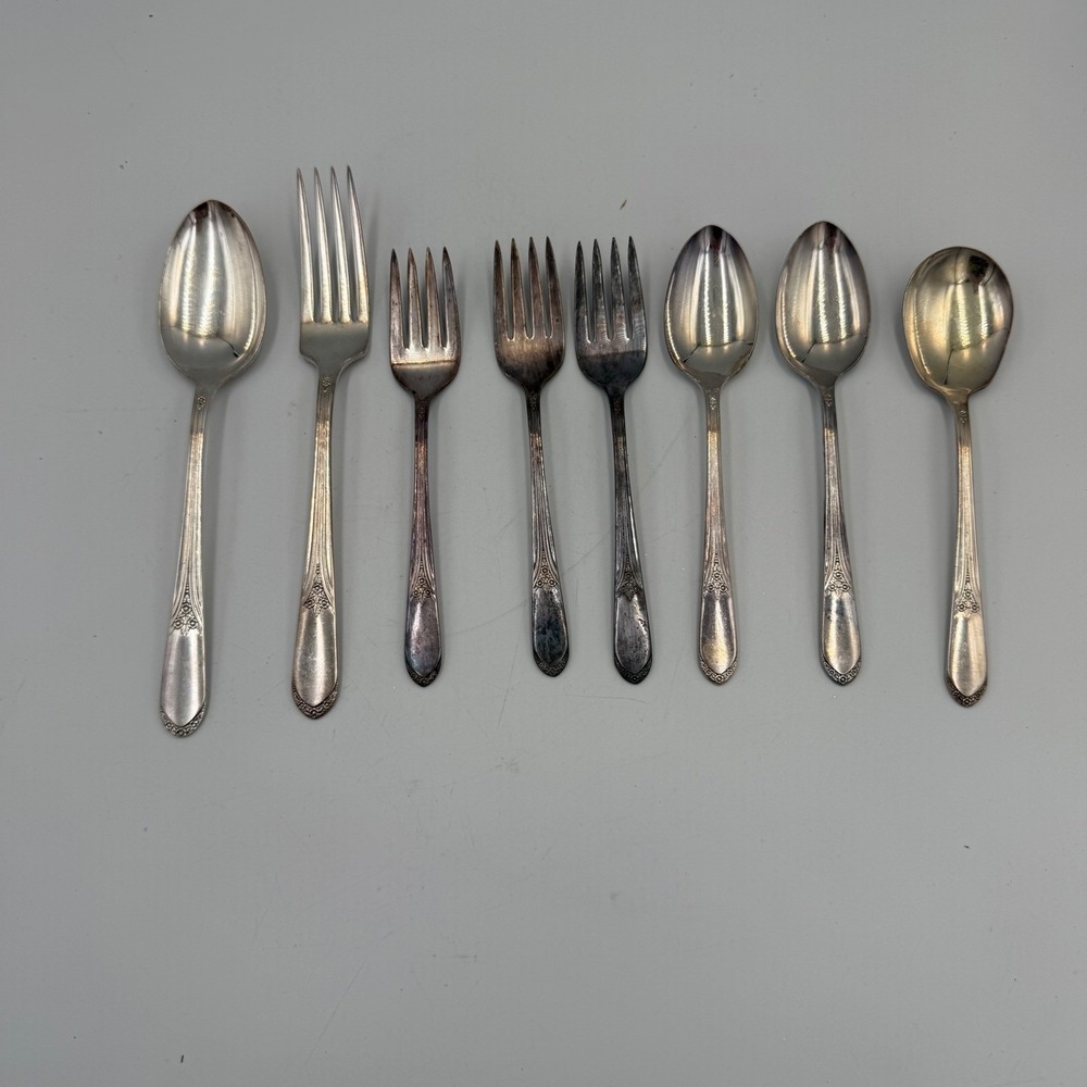 Wm Rogers IS Silver Plate Flatware Set 8pc 1939 Adoration Pattern Floral Vintage